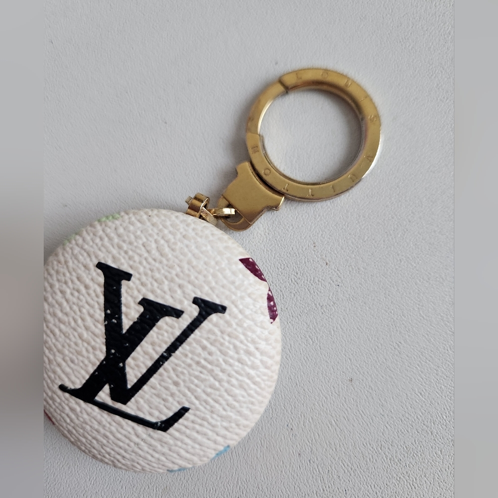 Louis Vuitton Monogram Astro Pill Led light key ring - Picture 6 of 8